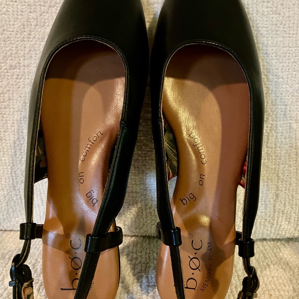 b.o.c. Women's Black Slingback Flats